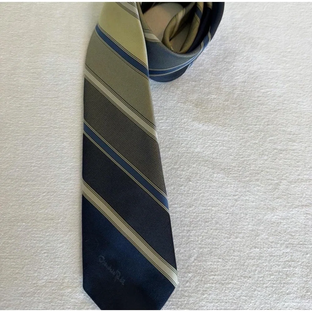 Vintage Oscar De La Renta Mens Silk Blend Tie Navy Blue Gold Diagonal‎ Stripe